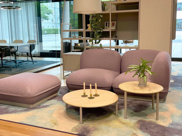 Moderne Büromöbel bei S+W entdecken unter anderem Sofas für Büros